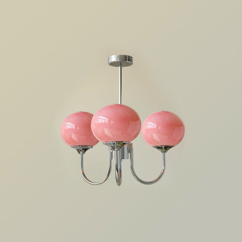 "Moderne kroonluchter met gouden afwerking en roze glazen kappen, geschikt voor LED verlichting in eigentijds interieur."