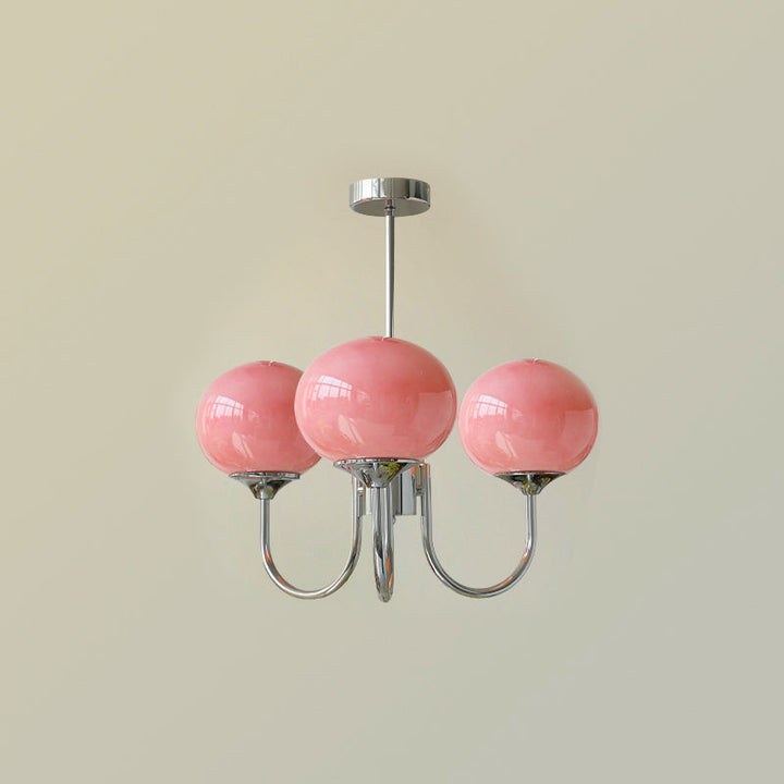 "Moderne kroonluchter met gouden afwerking en roze glazen kappen, geschikt voor LED verlichting in eigentijds interieur."