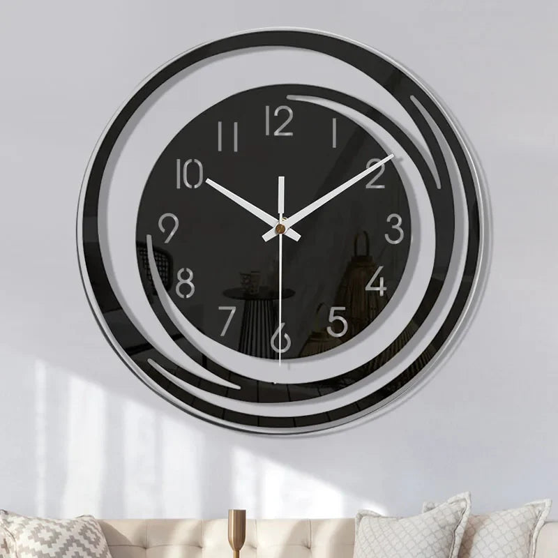 "Moderne stijlvolle wandklok, InfinityGlow, met stil mechanisme en luxe uitstraling. Perfect voor elk interieur."