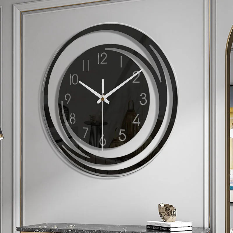 "Moderne stijlvolle wandklok, InfinityGlow, met stil mechanisme en luxe uitstraling. Perfect voor elk interieur."