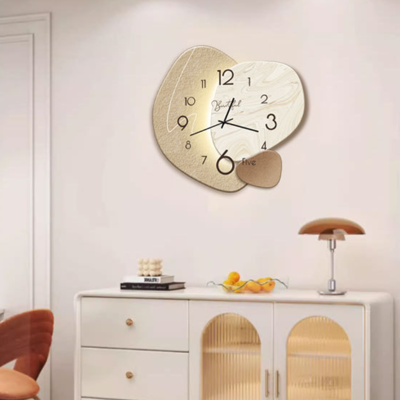 "Moderne wandklok met strak design, heldere wijzers, en luxe uitstraling, perfect voor elk interieur, stille werking."