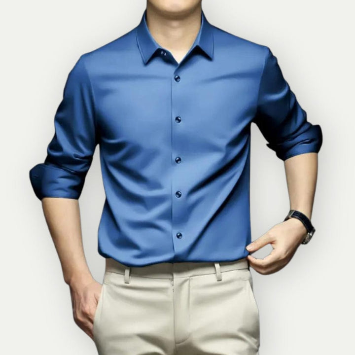 "Modieus slim fit herenoverhemd, kreukvrij en comfortabel, met streepdesign en knoopsluiting, ideaal voor elke gelegenheid."