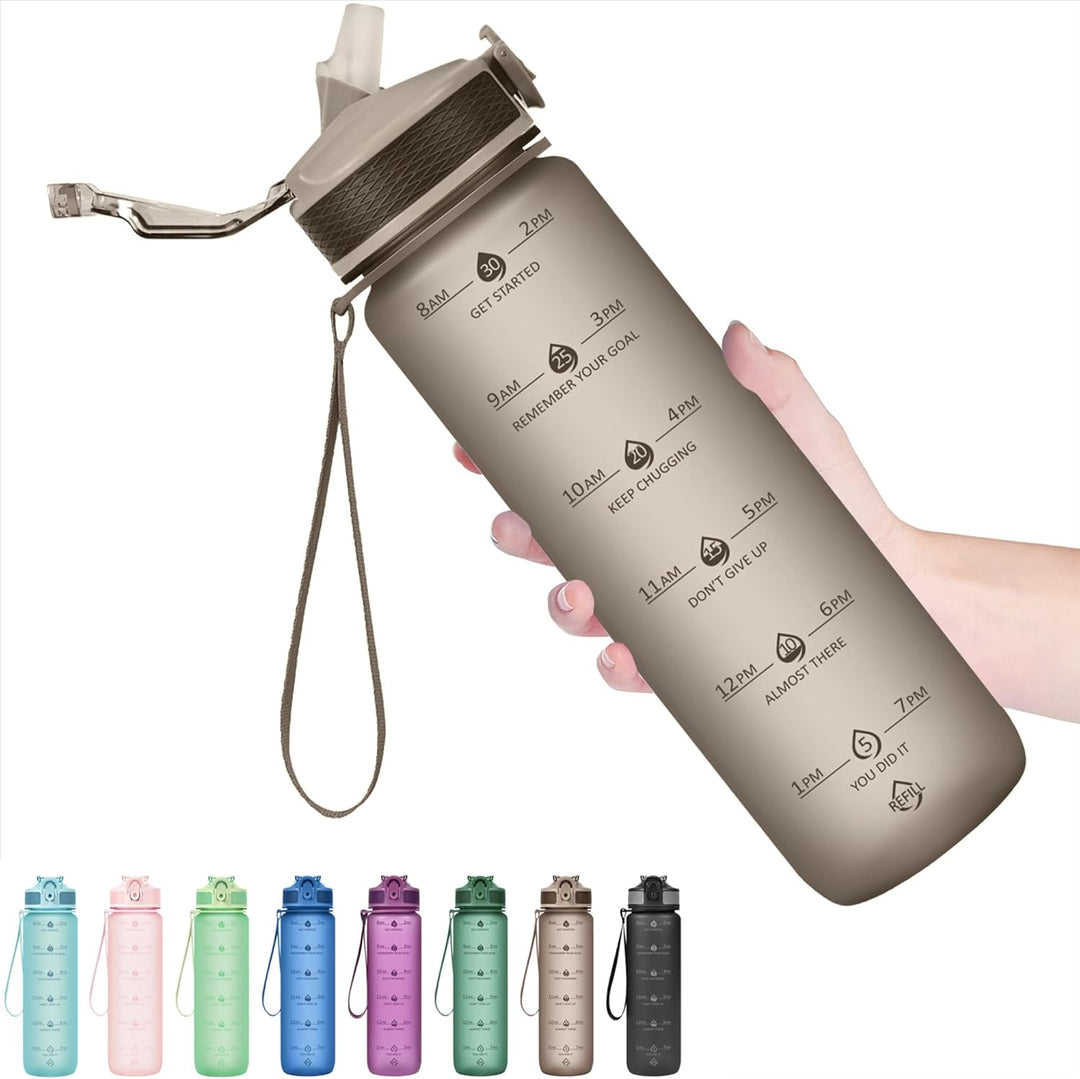 "Motiverende 900ml drinkfles met tijdmarkeringen, lekvrije dop en rietje, BPA-vrij, perfect voor hydratatie en fitness."
