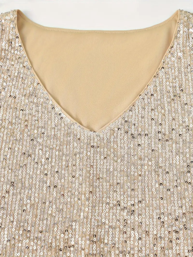 "Mouwloze top met V-hals en glinsterende pailletten, elegant en lichtgewicht, perfect voor zomerse feestjes."