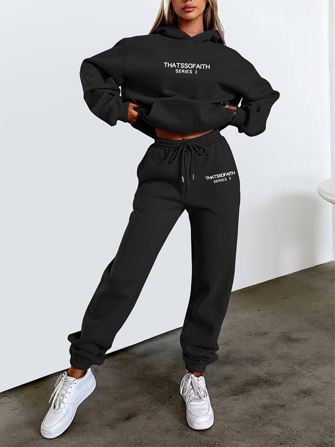 "Neutral beige loungewear set dames, oversized sweater en joggingbroek, grafische print, elastische tailleband voor comfort."