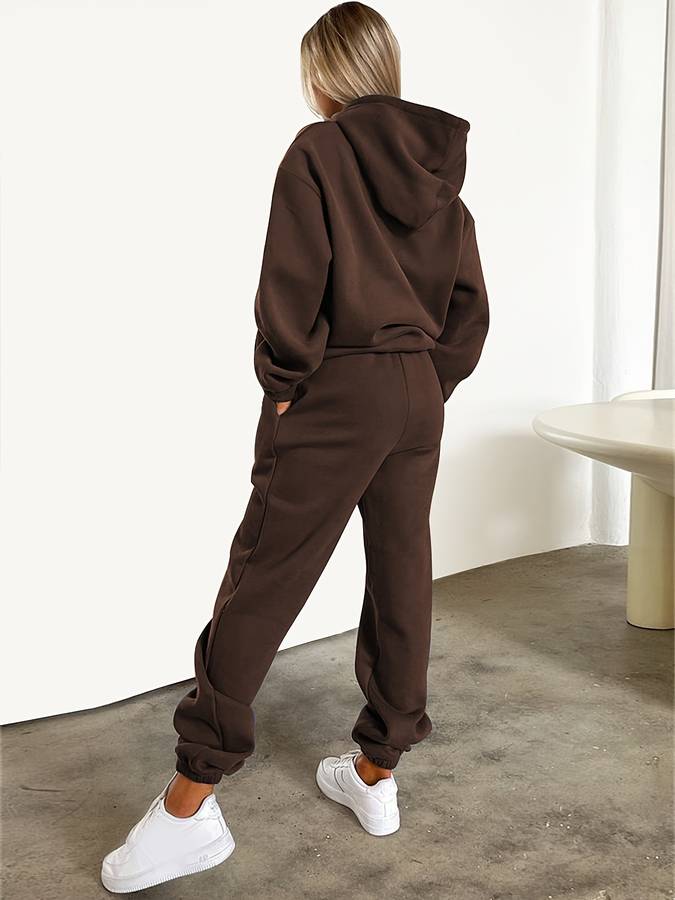 "Neutral beige loungewear set dames, oversized sweater en joggingbroek, grafische print, elastische tailleband voor comfort."