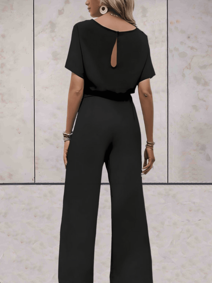 "Noa jumpsuit dames in stijlvol design, luchtige stof, elegante uitstraling met wijde mouwen en speelse details."