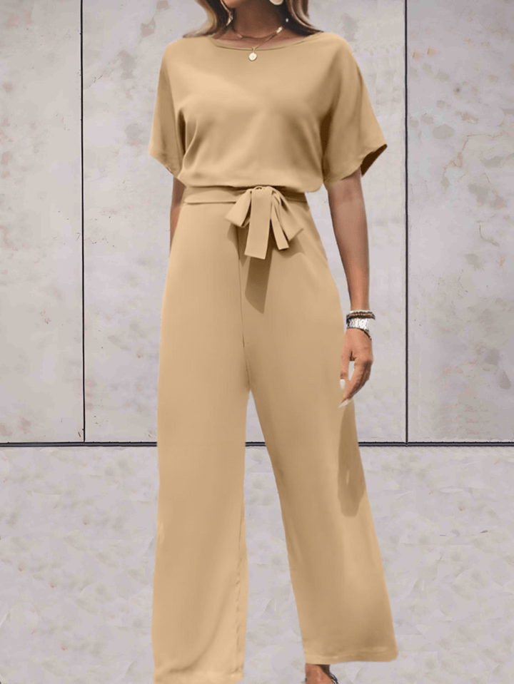 "Noa jumpsuit dames in stijlvol design, luchtige stof, elegante uitstraling met wijde mouwen en speelse details."