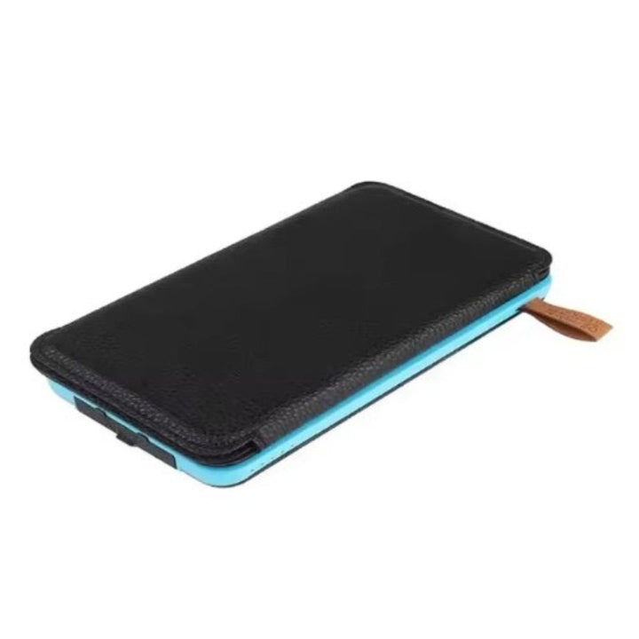 "Opvouwbare zonne-powerbank, robuust en waterdicht, met dubbele USB-poorten en hoogrendement zonnepanelen."