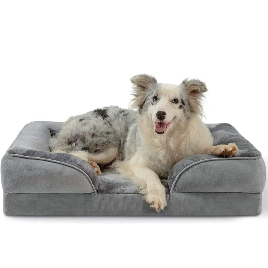 Orthopedisch hondenbed van traagschuim met zachte pluche bekleding voor extra comfort en ondersteuning van gewrichten.
