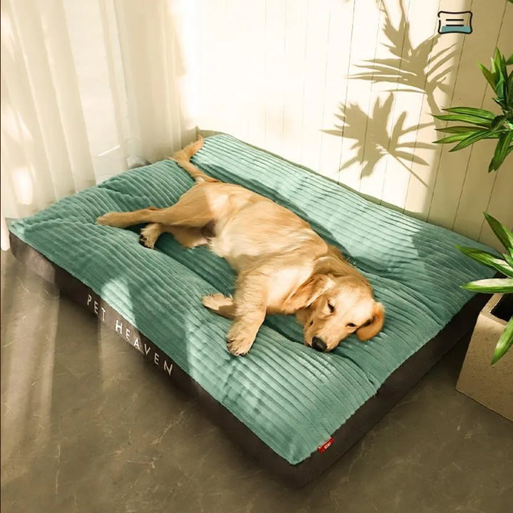 Orthopedisch hondenkussen donkerblauw, fleecevoering, antislipbodem en opstaande randen voor warmte en comfort.