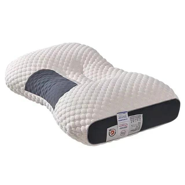 Orthopedisch kussen met massagefunctie, wit met grijze accenten, voor nek- en schoudersteun en ultiem slaapcomfort.