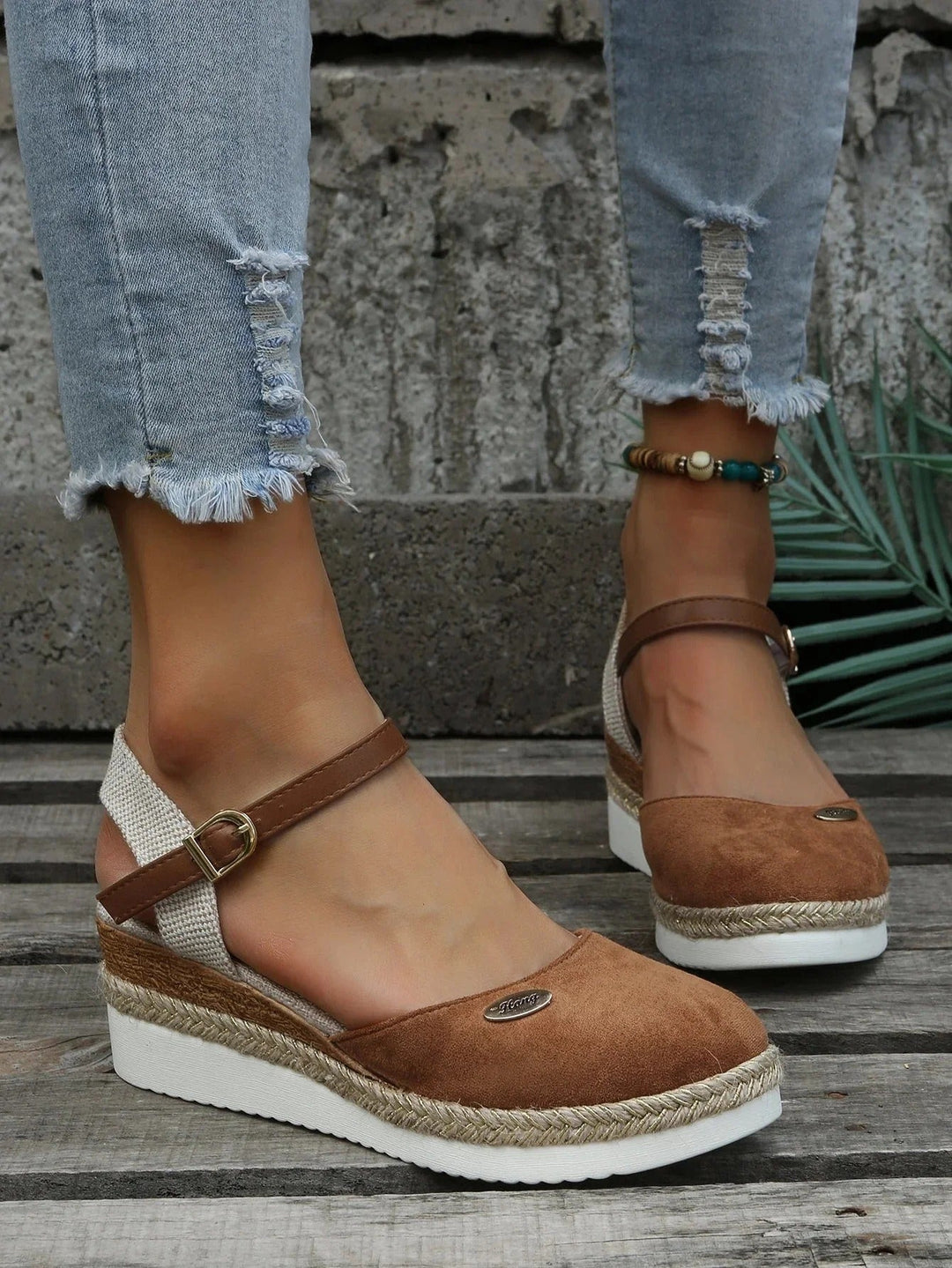 "Orthopedische bruine espadrilles voor dames, stijlvolle sandalen met comfort en duurzame materialen voor dagelijks gebruik."