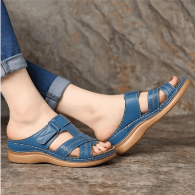"Orthopedische damessandalen in bohemien stijl, anti-slip zool, duurzaam PU materiaal, zijaanzicht, elegant en comfortabel."