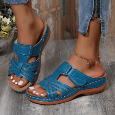 "Orthopedische damessandalen in bohemien stijl, anti-slip zool, duurzaam PU materiaal, zijaanzicht, elegant en comfortabel."