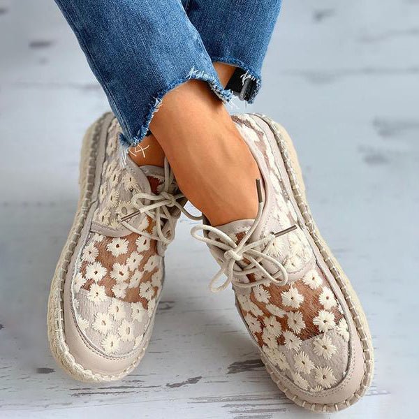 "Orthopedische damessneakers met stijlvol borduurwerk, comfortabel en elegant, ideaal voor dagelijks gebruik."