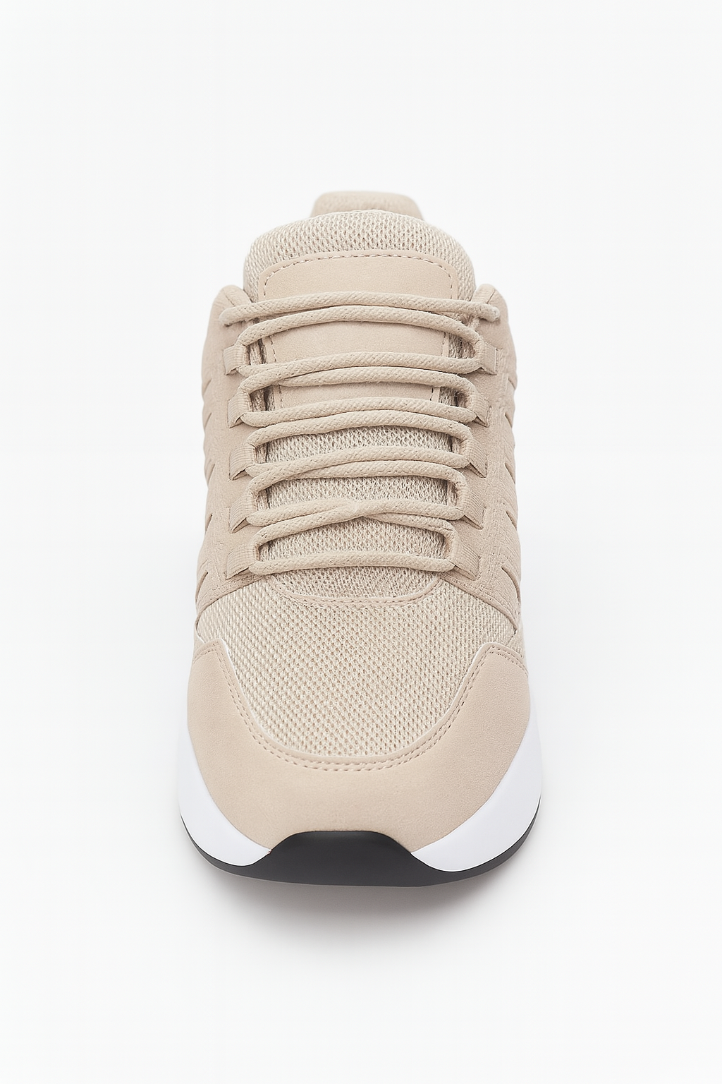 "Orthopedische damessneakers met voetboogondersteuning, ademend mesh en suède, anti-slip zool in zwart en beige."