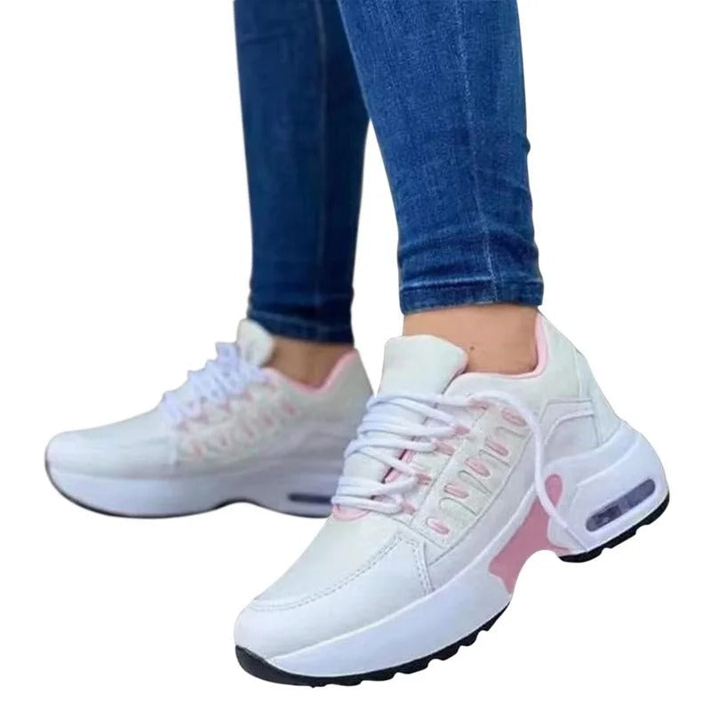 "Orthopedische damessneakers met voetboogondersteuning, ademend mesh en suède, anti-slip zool in zwart en beige."