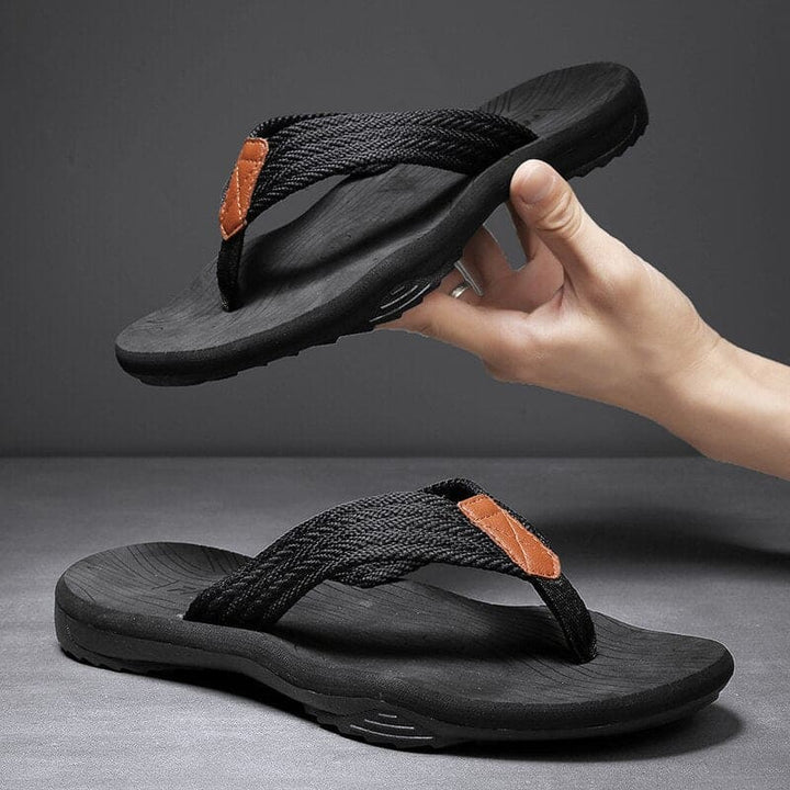 "Orthopedische slippers heren met ademend bovenwerk en comfortabel voetbed, ideaal voor zowel thuis als buiten."