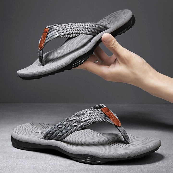 "Orthopedische slippers heren met ademend bovenwerk en comfortabel voetbed, ideaal voor zowel thuis als buiten."