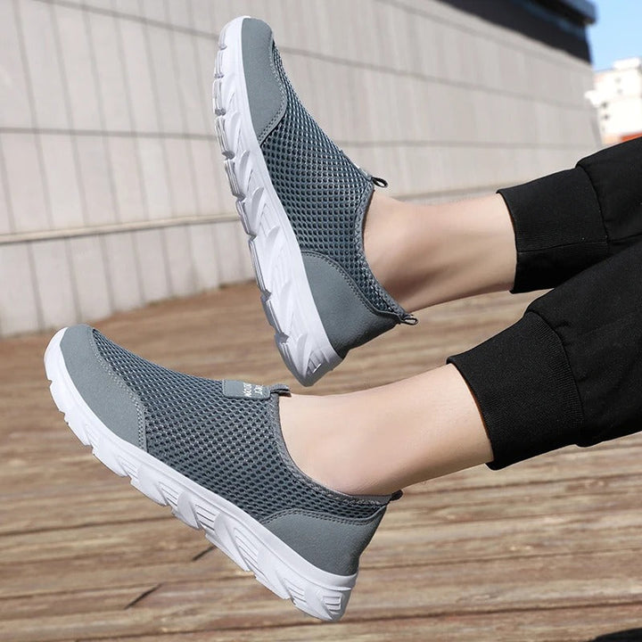 "Orthopedische sportschoenen voor heren, antislip rubberen zolen, blauw, grijs, zwart. Ultiem comfort en ondersteuning."