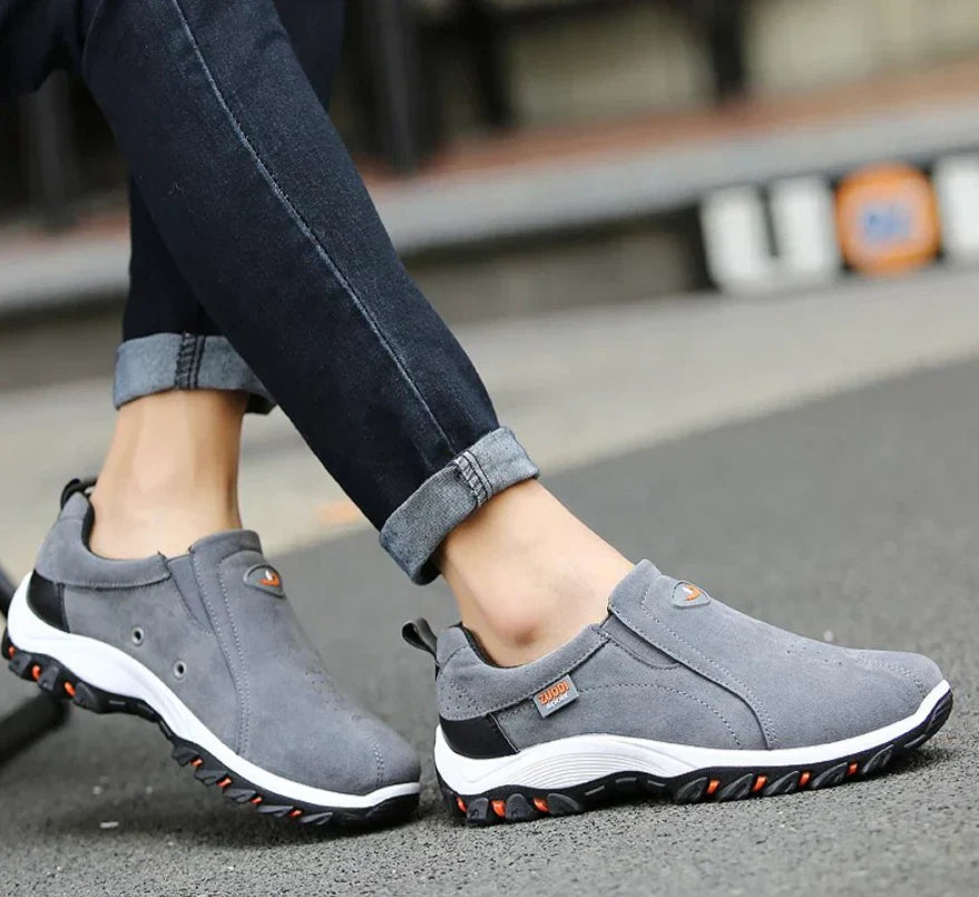 "Orthopedische wandelschoenen heren, slip-on stijl, lichtgewicht, ademend, anti-slip zool, comfort bij elk avontuur."