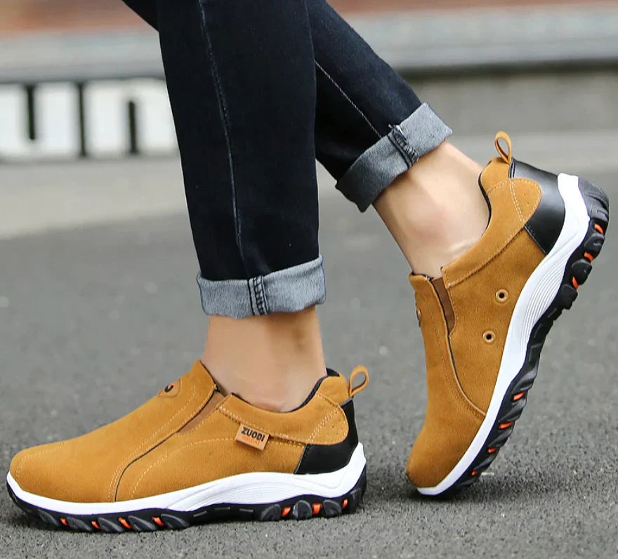 "Orthopedische wandelschoenen heren, slip-on stijl, lichtgewicht, ademend, anti-slip zool, comfort bij elk avontuur."