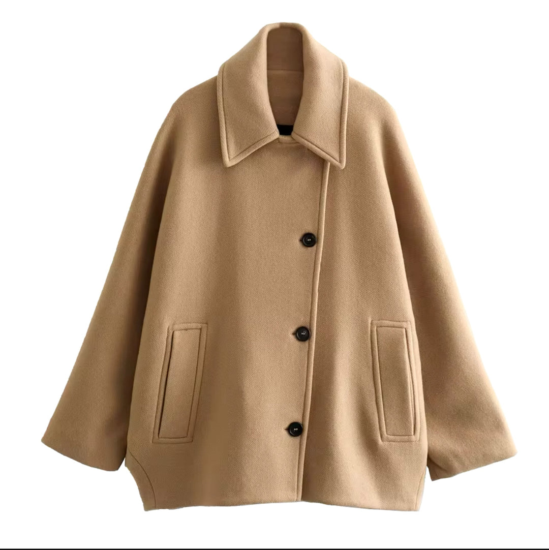 "Oversized damesjas in wolmix, trendy bruine beige en zwarte kleuren met knopen en zakken, perfect voor winterlagen."