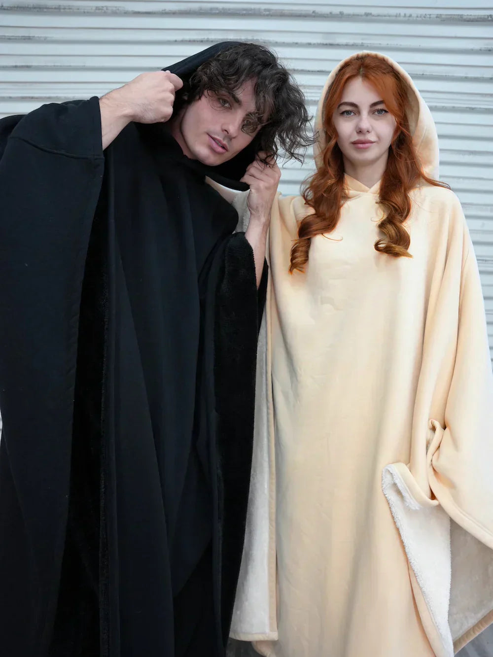 "Oversized Eden Hoodie Blanket in zachte stof, biedt ultiem comfort en warmte. Beschikbaar in diverse kleuren."