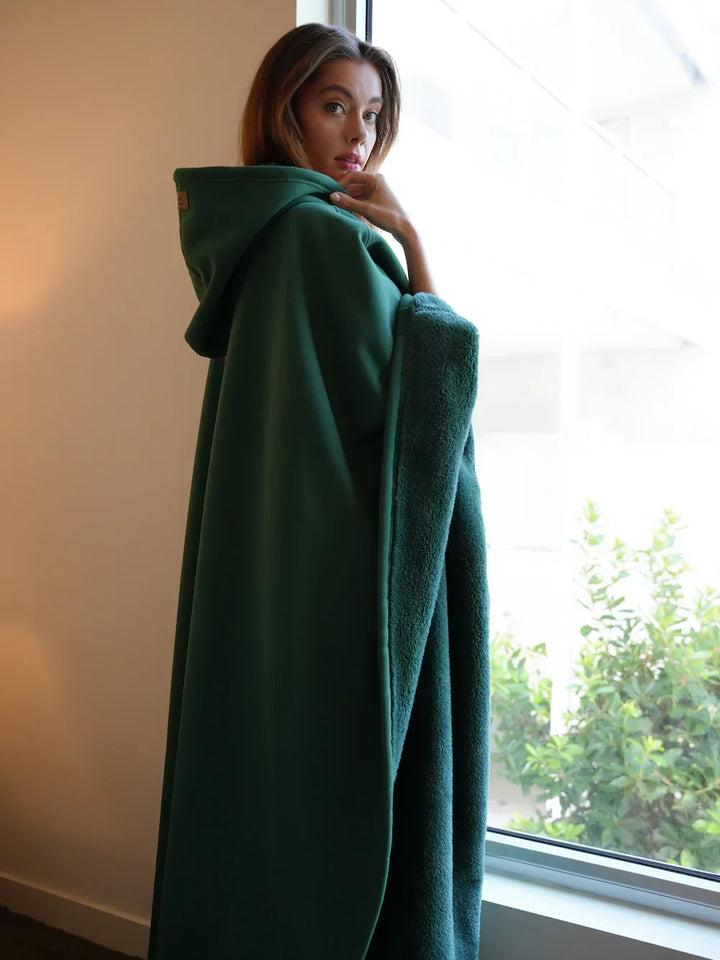 "Oversized Eden Hoodie Blanket in zachte stof, biedt ultiem comfort en warmte. Beschikbaar in diverse kleuren."