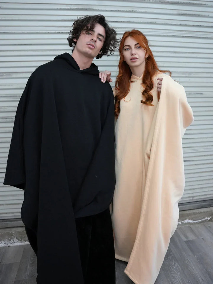 "Oversized Eden Hoodie Blanket in zachte stof, biedt ultiem comfort en warmte. Beschikbaar in diverse kleuren."