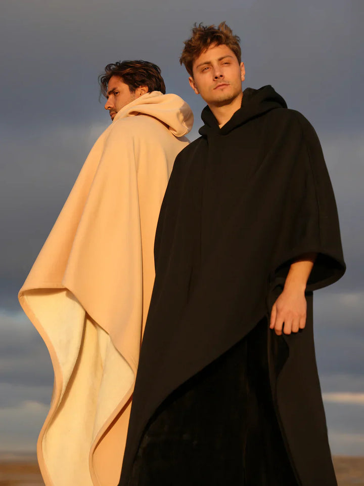 "Oversized Eden Hoodie Blanket in zachte stof, biedt ultiem comfort en warmte. Beschikbaar in diverse kleuren."