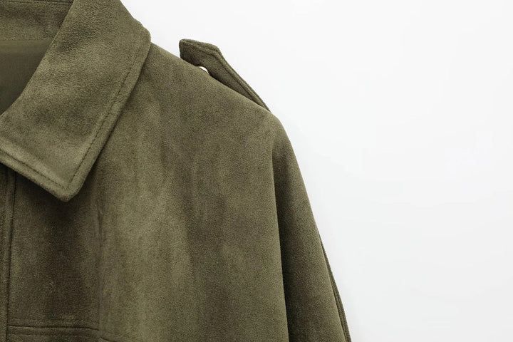 "Oversized suède damesjack met gestructureerde schouders, luxe uitstraling, vintage stijl en moderne elegantie, ideaal voor k