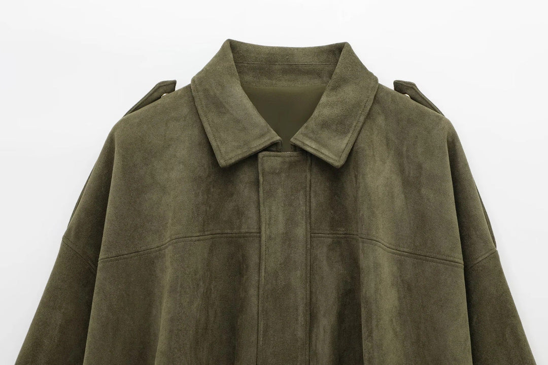 "Oversized suède damesjack met gestructureerde schouders, luxe uitstraling, vintage stijl en moderne elegantie, ideaal voor k