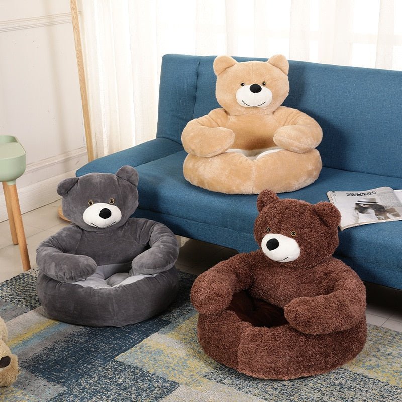 "Pluizig teddybeer huisdierenbed in bruin voor comfort en veiligheid, zachte bekleding en knuffelbaar ontwerp."