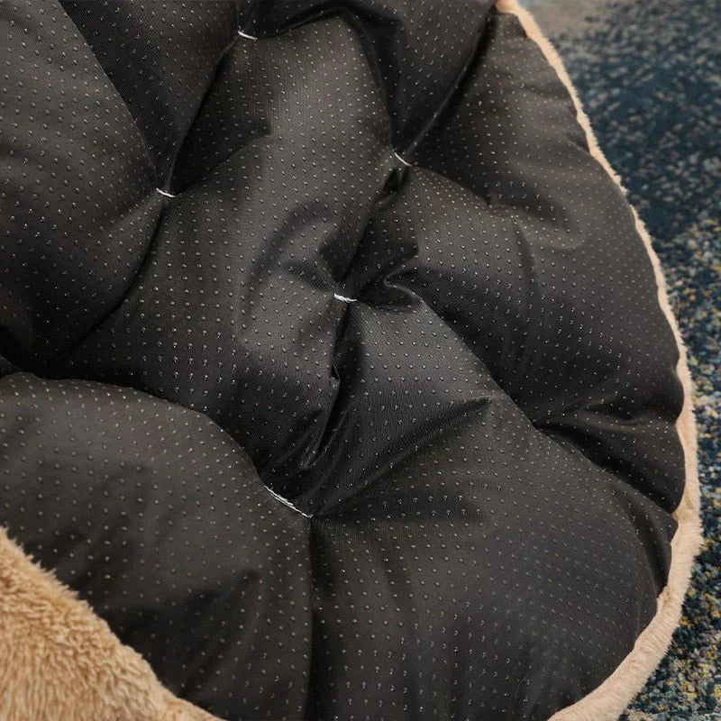 "Pluizig teddybeer huisdierenbed in bruin voor comfort en veiligheid, zachte bekleding en knuffelbaar ontwerp."