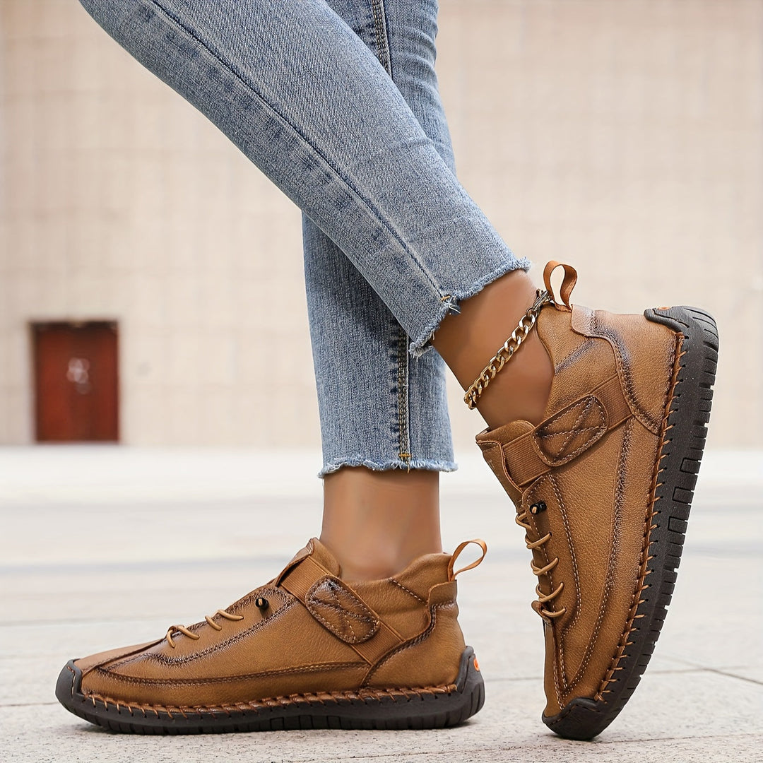 Retro handgenaaide laarzen voor dames, comfortabel instapmodel, antislipzool, elegant design, duurzaam, veelzijdig.