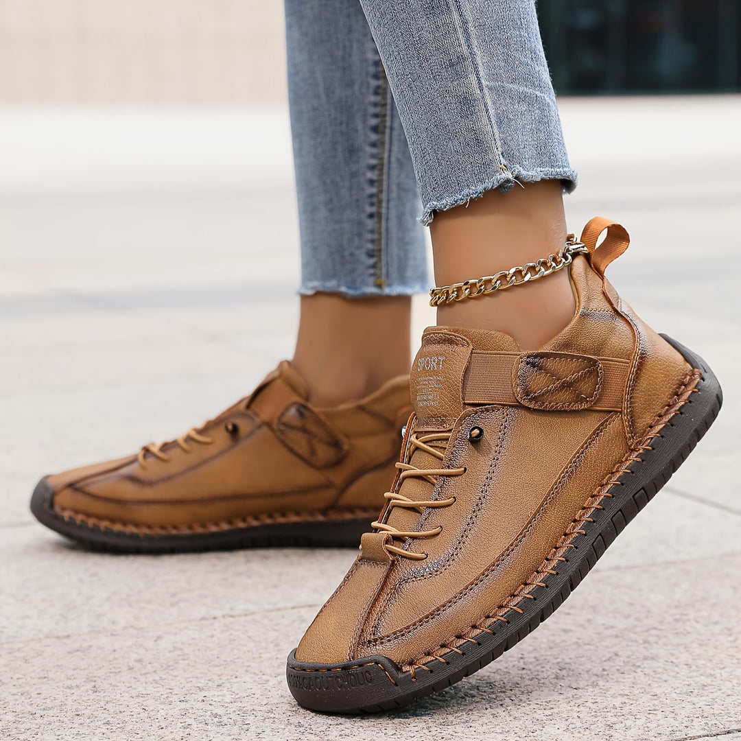 Retro handgenaaide laarzen voor dames, comfortabel instapmodel, antislipzool, elegant design, duurzaam, veelzijdig.