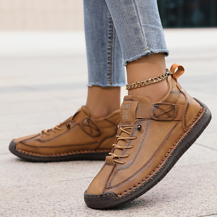 Retro handgenaaide laarzen voor dames, comfortabel instapmodel, antislipzool, elegant design, duurzaam, veelzijdig.
