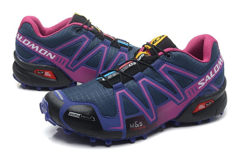 "Robuuste Solamon wandelsneakers met antislipzool en stevige constructie, in wit en zwart, ideaal voor avonturen."