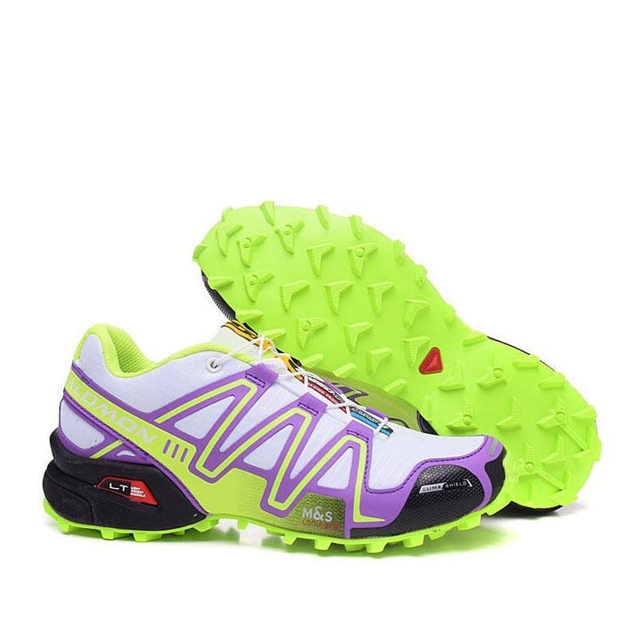 "Robuuste Solamon wandelsneakers met antislipzool en stevige constructie, in wit en zwart, ideaal voor avonturen."