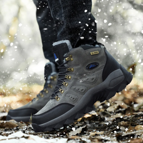 "Robuuste, waterafstotende heren wandelschoenen in bruin. Ideaal voor avontuurlijke tochten met uitstekende grip en comfort."