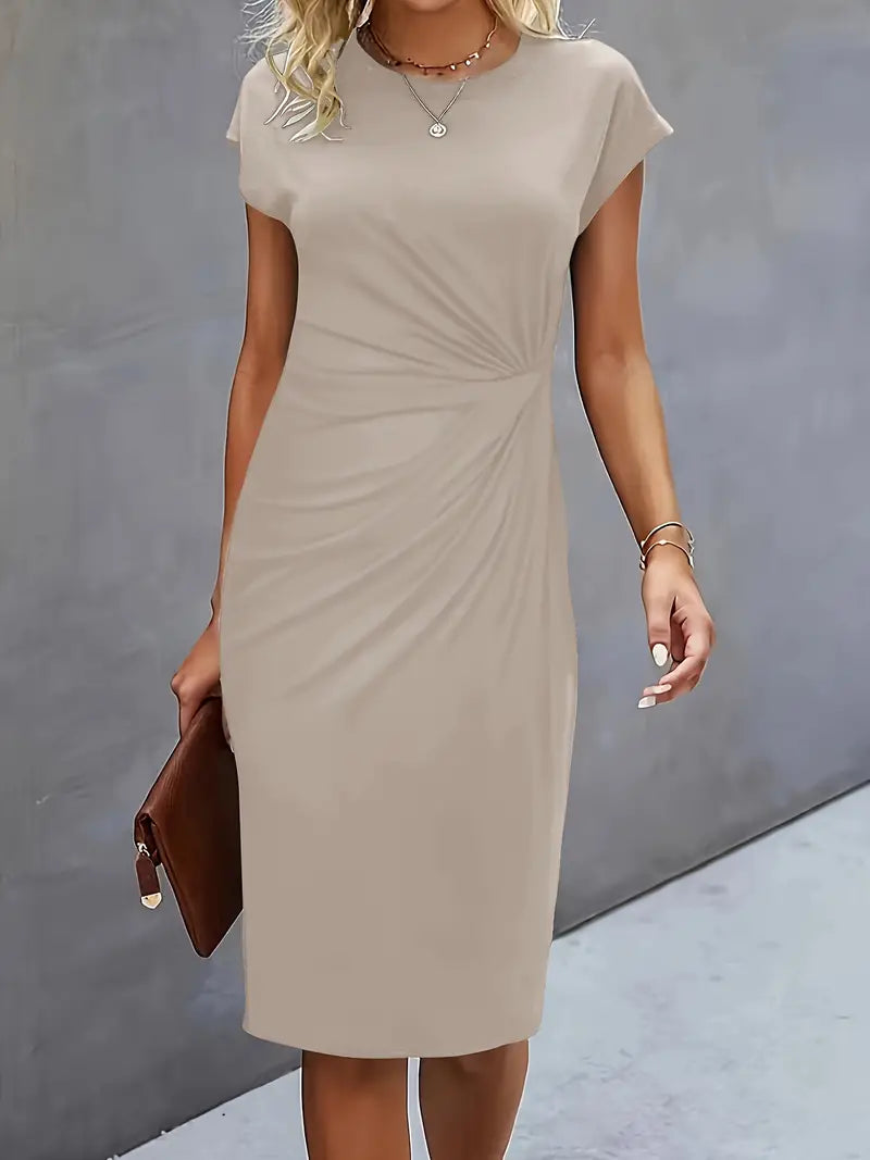 "Rode midi jurk voor dames met elegante ronde hals en flatterend silhouet, perfect voor elke gelegenheid."
