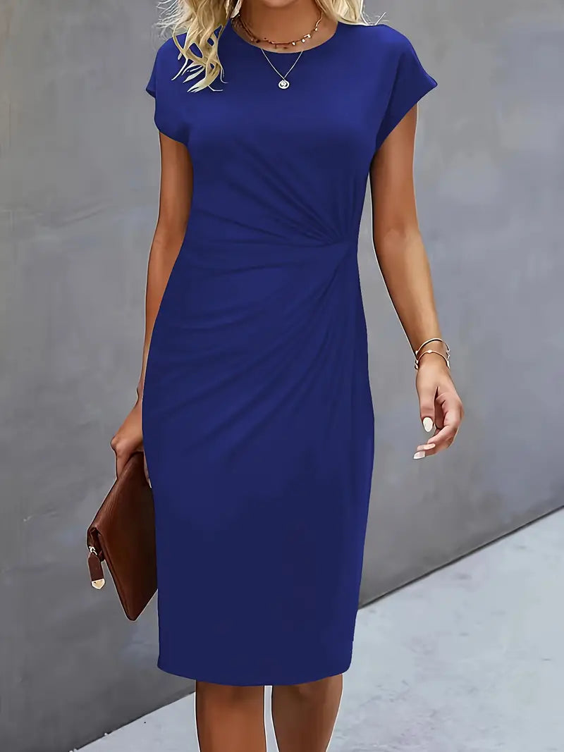 "Rode midi jurk voor dames met elegante ronde hals en flatterend silhouet, perfect voor elke gelegenheid."