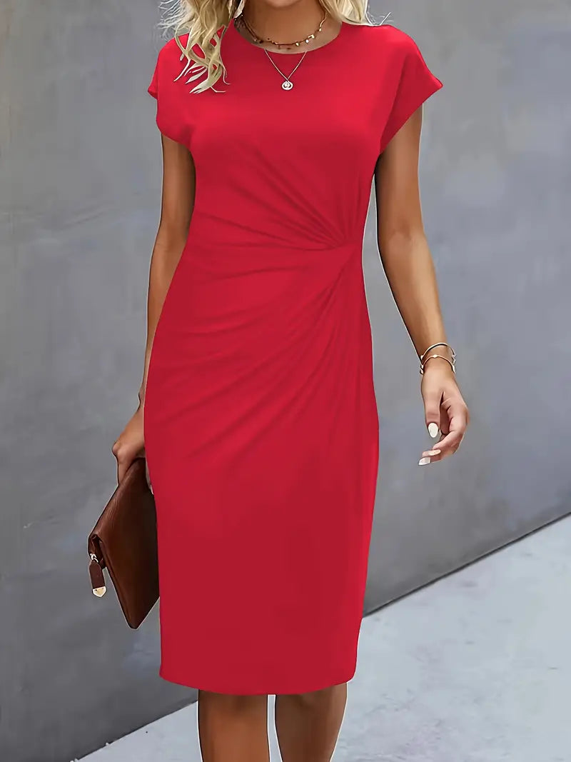 "Rode midi jurk voor dames met elegante ronde hals en flatterend silhouet, perfect voor elke gelegenheid."