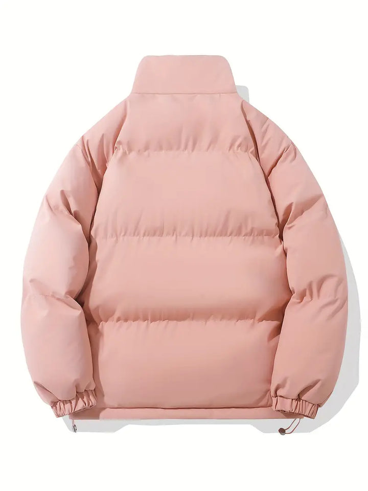 Roze dames winterjas met verstelbare capuchon, isolerende voering en elastische manchetten voor comfort en stijl.