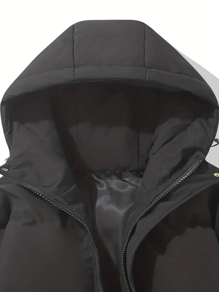 Roze dames winterjas met verstelbare capuchon, isolerende voering en elastische manchetten voor comfort en stijl.