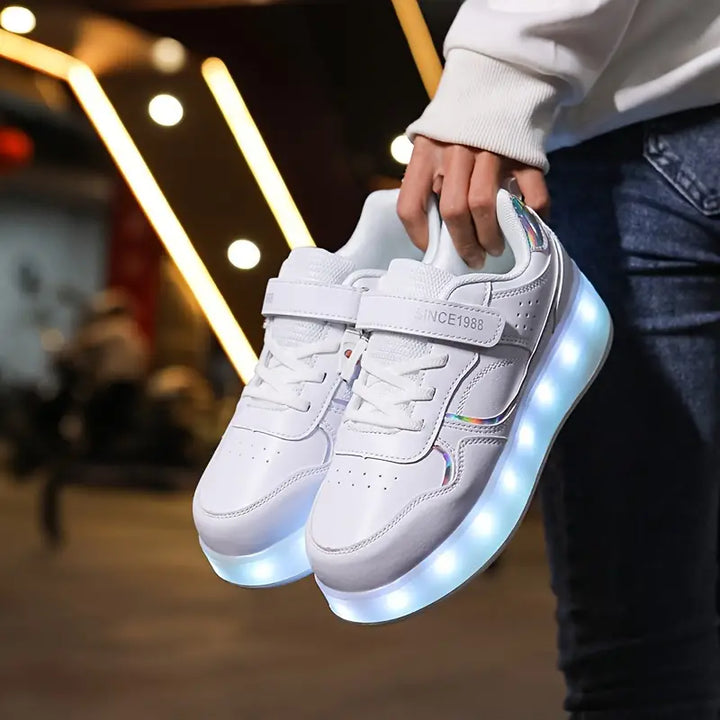 "Roze rolschoenen met wielen en LED-lampjes, ideaal voor kinderen. Trendy design, geschikt voor spelen en dagelijks gebruik."