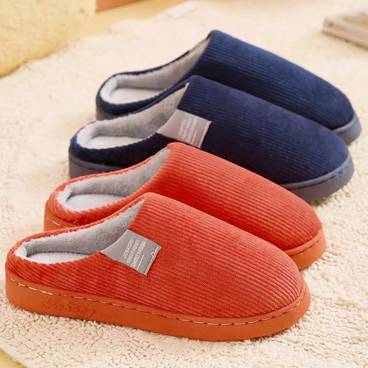 "Roze Rosela slip-on pantoffels voor dames met zacht binnenmateriaal en stevige zool, ideaal voor winterse gezelligheid."