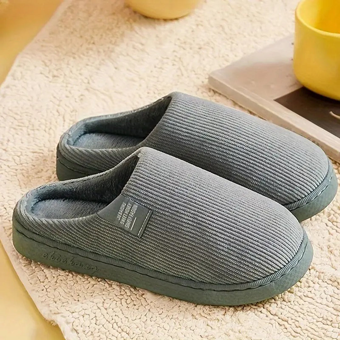 "Roze Rosela slip-on pantoffels voor dames met zacht binnenmateriaal en stevige zool, ideaal voor winterse gezelligheid."
